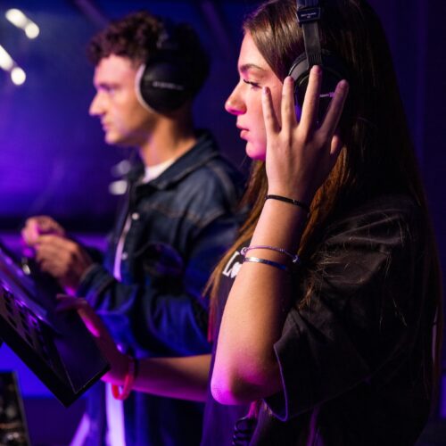 Lezioni pratiche in sala doppiaggio in Accademia Artisti